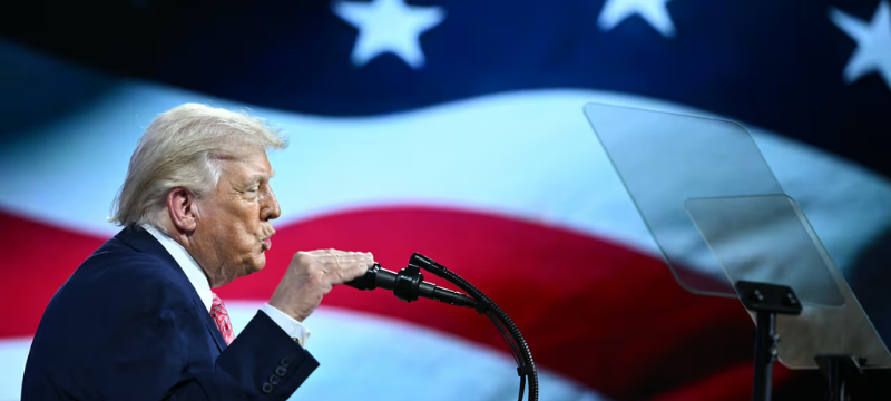 Gráfico que muestra la evolución del tipo de cambio del dólar en Perú durante la última semana de marzo de 2020, con una ligera baja desde 3.4880 a 3.4820 según el Banco Central de Reserva del Perú. El mercado está influenciado por tensiones geopolíticas y el aumento en el precio del petróleo, lo que podría impactar en la inflación y el poder adquisitivo local. Las negociaciones internacionales y la situación en Oriente Medio también son factores clave en la volatilidad del mercado.