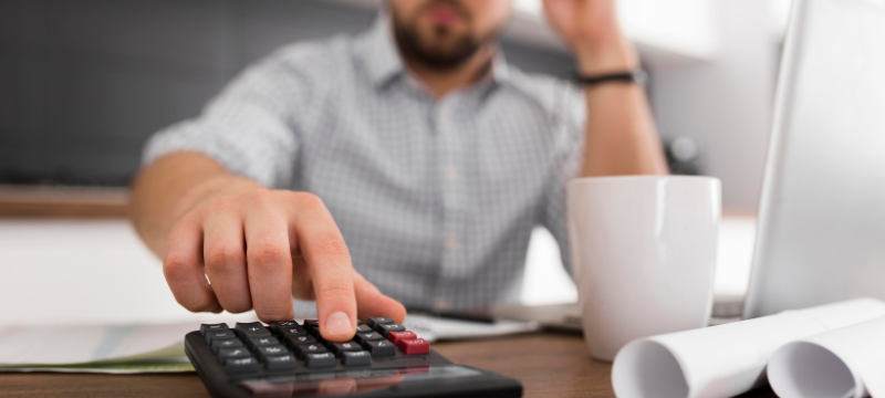 cuesta de enero, finanzas personales, inflación controlada, economía peruana 2026, presupuesto conservador, gastos hormiga, manejo de deudas, control financiero, ahorrar en enero, reducción de deudas, ingresos adicionales, balance financiero, gastos no esenciales, estabilidad económica, fondo de emergencia, diversificación de ahorros