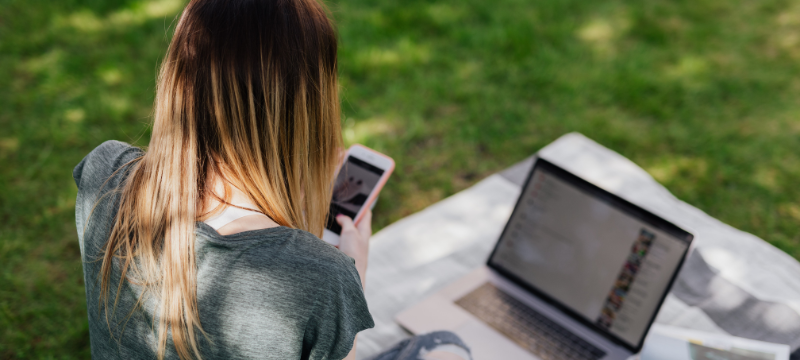 redes sociales, finanzas personales, hábitos financieros, consumo impulsivo, educación financiera, inversión, ahorro, influencia digital, Perú, dinero, gastos, billeteras electrónicas, decisiones financieras, contenido financiero, tecnología