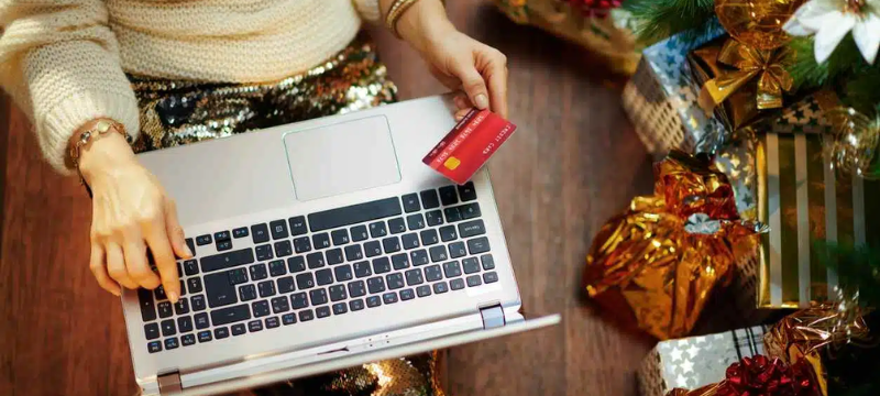 Navidad, gratificación, presión financiera, tarjeta de crédito, consumismo, ahorro, fechas clave, fecha de corte, fecha de pago, beneficios de tarjeta, puntos, millas, descuentos, presupuesto, compras organizadas, regalos significativos, planificación financiera, fiestas, finanzas saludables, estrés económico